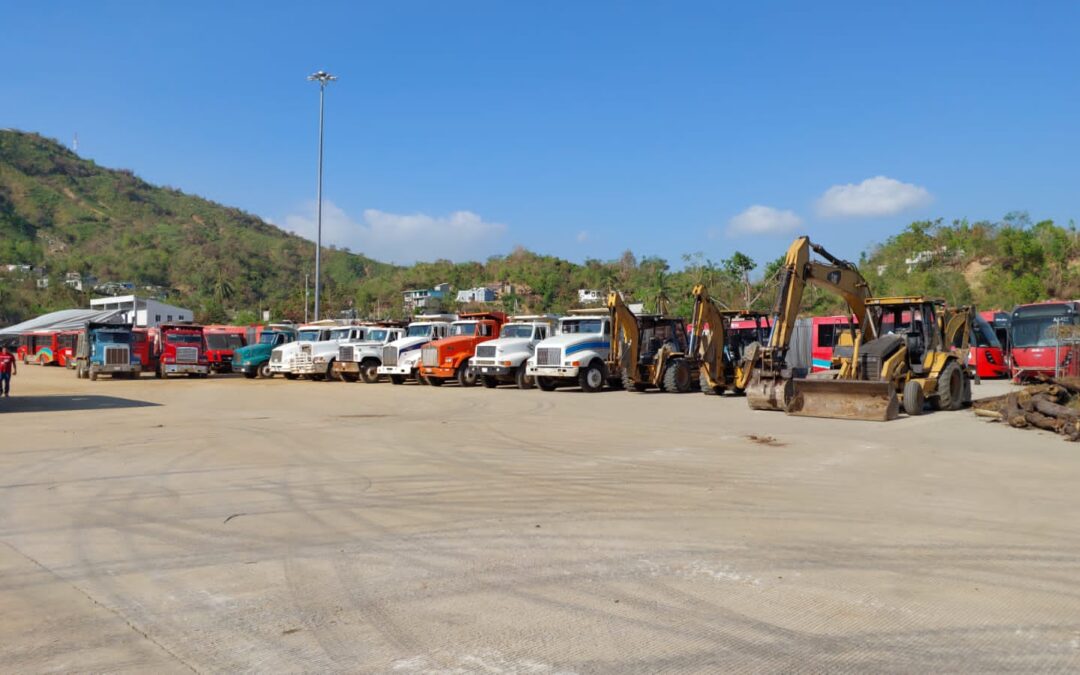 Envía Michoacán más maquinaria pesada y 10 camiones de volteo a Guerrero: Segob