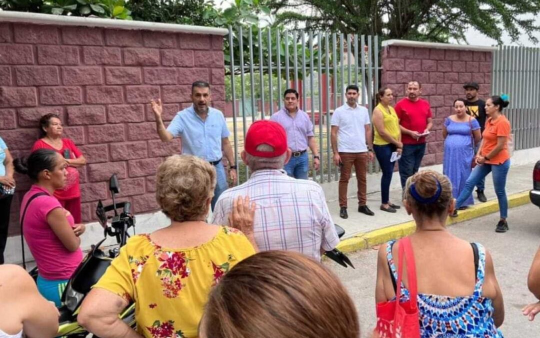 Toño Cruz, inicia recorrido navideño 2023 en Apatzingán