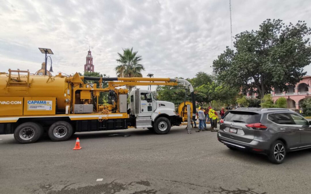 En Apatzingan arranca trabajos de desazolve el Camión Vactor recien adquirido por CAPAMA.