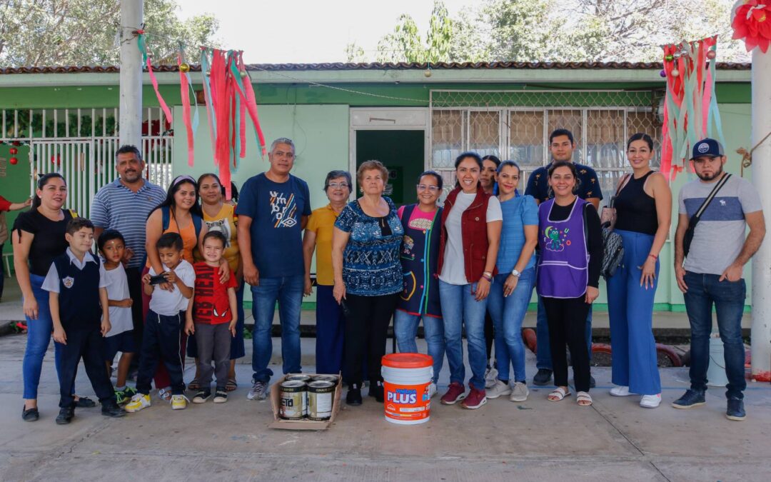 Fanny Arreola comprometida con la educación en Apatzingán.