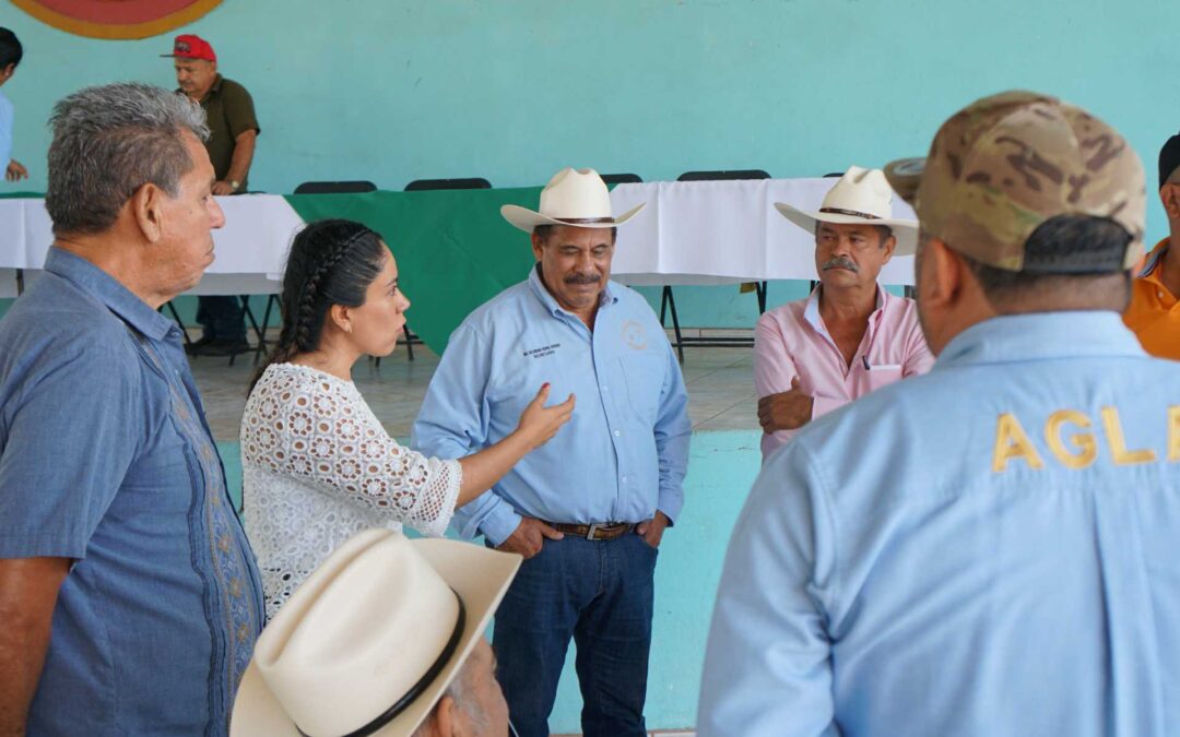 Fanny Arreola, felicita a la Asociación Ganadera Local por su Informe Anual de Resultados.