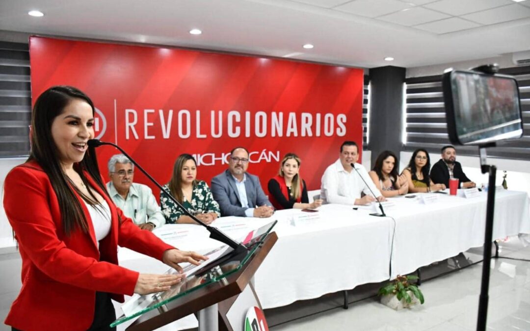 Blanca Álvarez aspira a la alcaldía de Apatzingán por el PRI