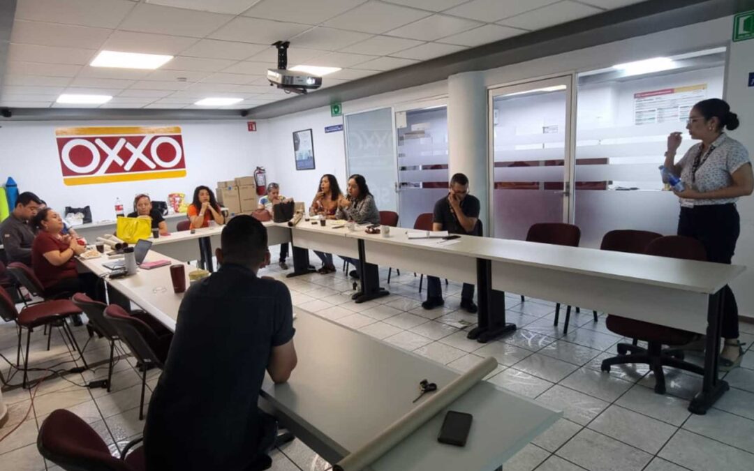 En Lázaro Cárdenas, imparte CJIM taller a personal de Grupo Oxxo para brindar apoyo a mujeres víctimas de violencia