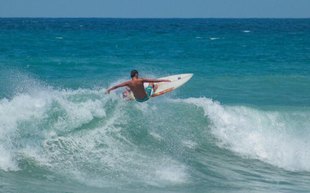 Alumno del Cecytem competirá en torneo de surf en La Ticla