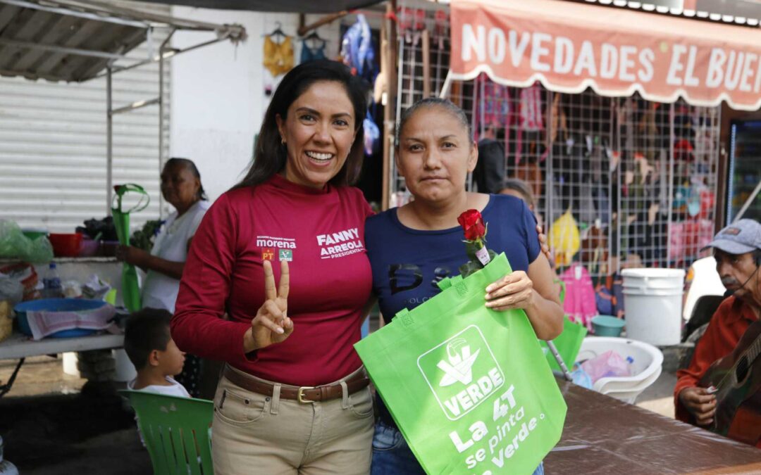 Fanny Arreola Celebra a las Madres de Apatzingán con Compromiso y Rosas