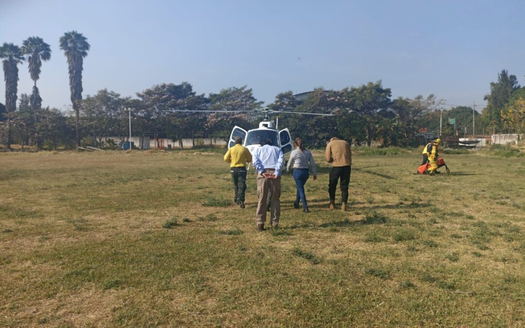 Helicóptero realizará en breve descargas de agua en incendio forestal de Uruapan