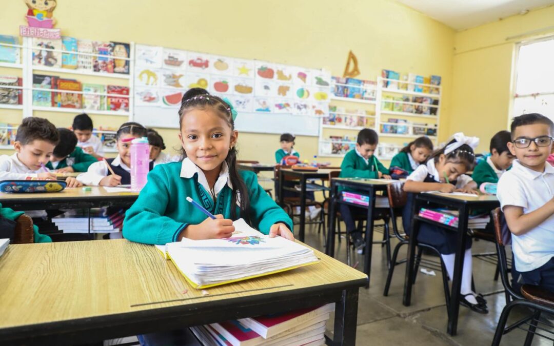 Avanza otro ciclo escolar completo en Michoacán