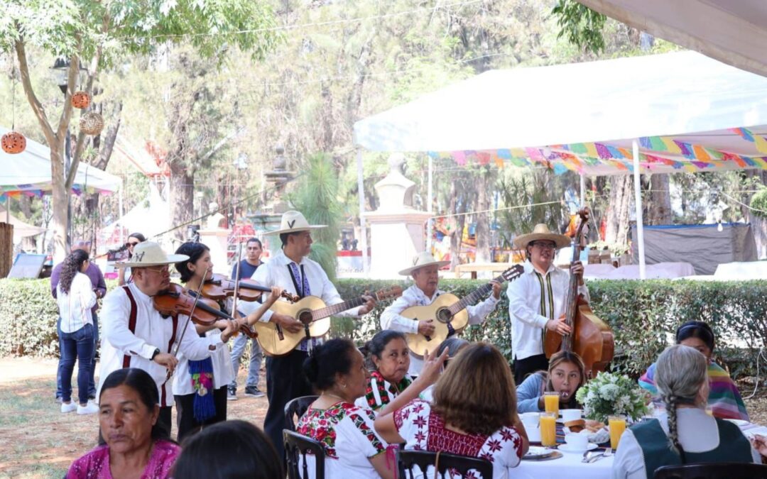 Festejan a mamás artesanas en el Festival Michoacán de Origen