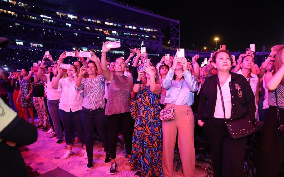 Turistas nacionales y extranjeros llegaron a Michoacán para ver a Alejandro Sanz
