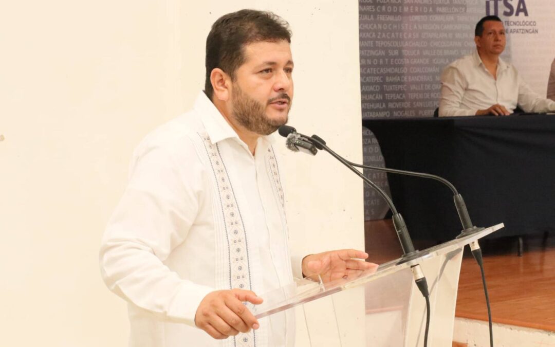 Alcalde de Apatzingán celebra graduacion de 152 profesionistas del TecNM Campus Apatzingán