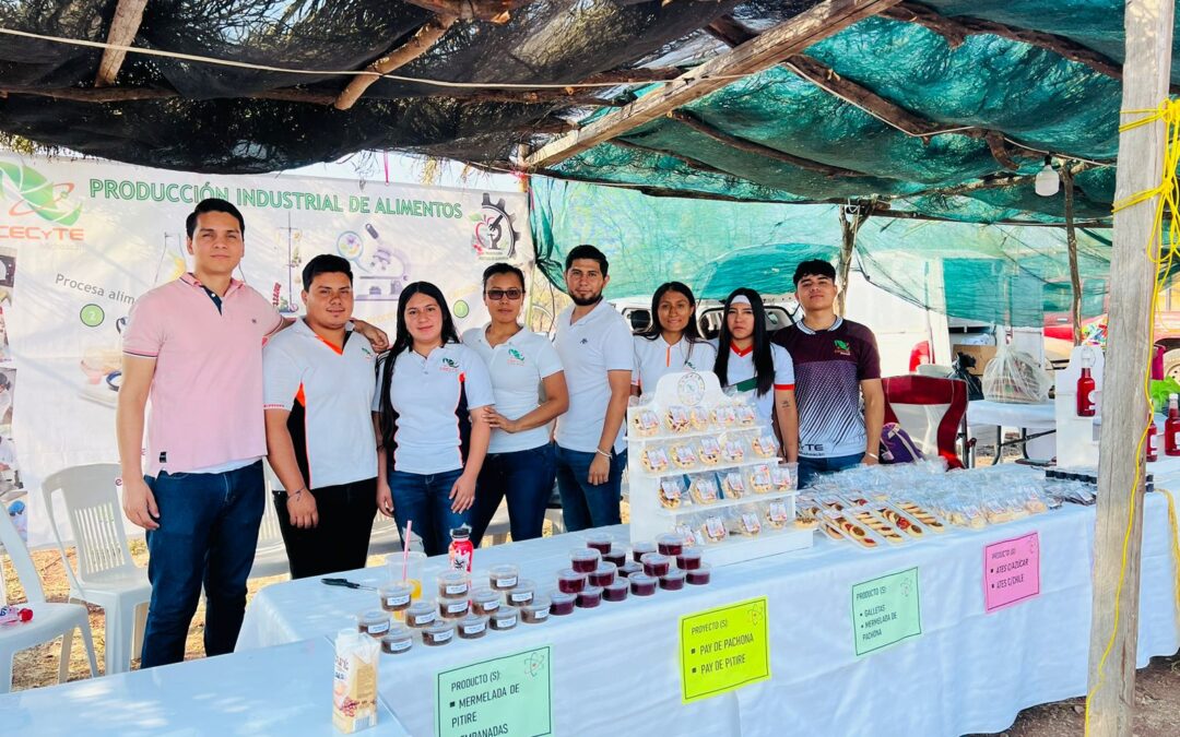 Estudiantes del Cecytem deleitan con sus platillos durante el Festival del Pitire y de la Pachona