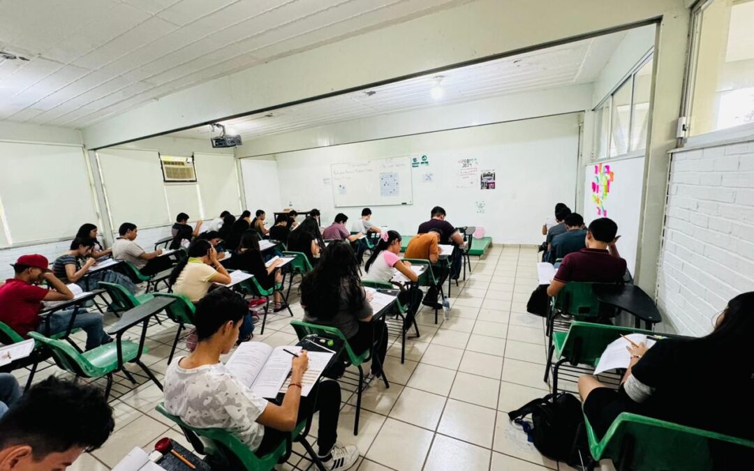 Aspirantes realizan examen de nuevo ingreso al Conalep Michoacán