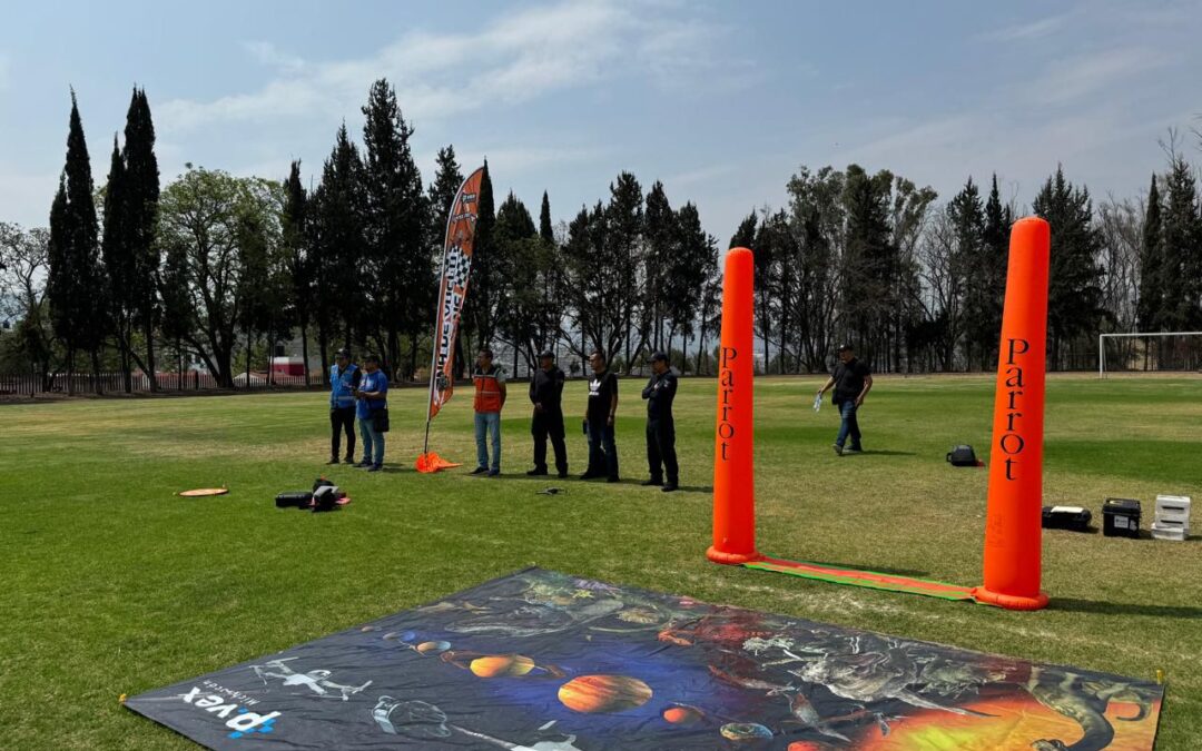 Concluye curso de pilotaje de drones del Cecytem con prácticas de campo