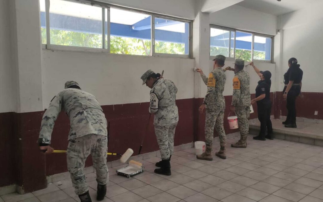 Ejército Mexicano, GN y GC realizan labor social en el COBAEM Plantel Nueva Italia