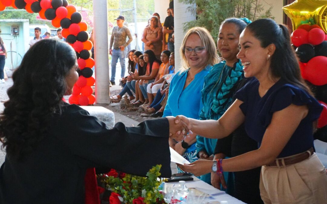Fanny Arreola, comprometida con la Educación en Apatzingán.