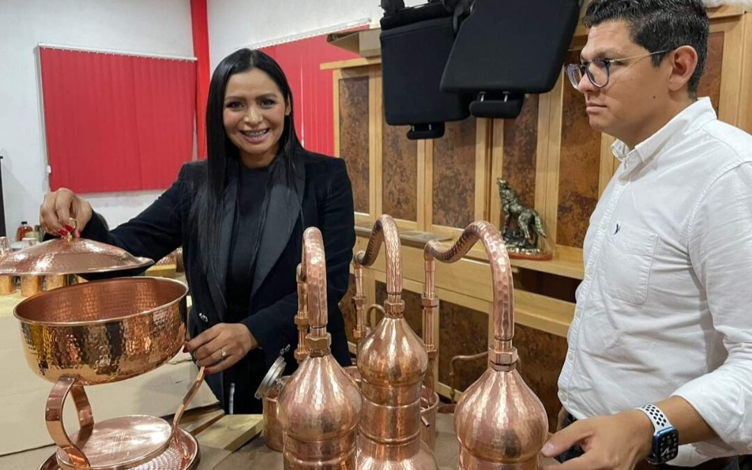 Araceli Saucedo Reyes Celebra reconocimiento internacional de las artesanías de Santa Clara del Cobre