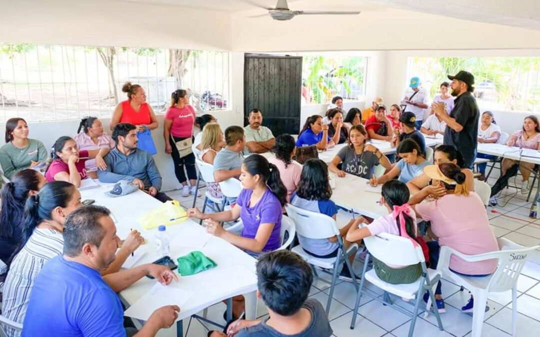 Sectur capacita en Venta de Alimentos a la comunidad Náhuatl de El Coire, municipio de Aquila