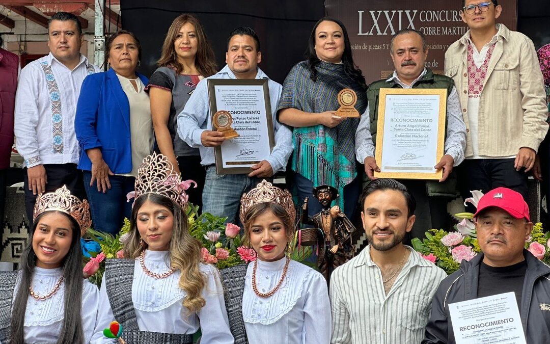 Cancelación de estampilla postal conmemorativa de la artesanía de Santa Clara del Cobre y premiación del Concurso del Cobre Martillado marcan el cierre de la 58ª Feria Nacional del Cobre en el 50 aniversario de Fonart