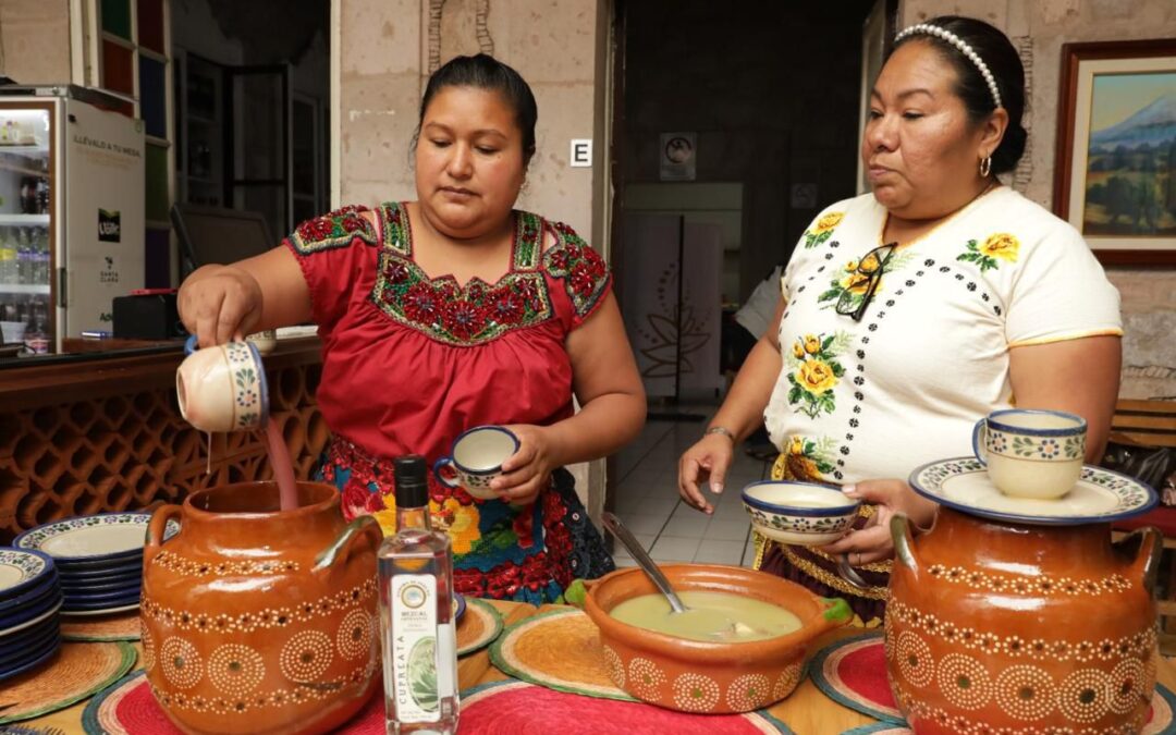 Atole de cempasúchil, tradición de muertos que disfrutan los vivos en Michoacán