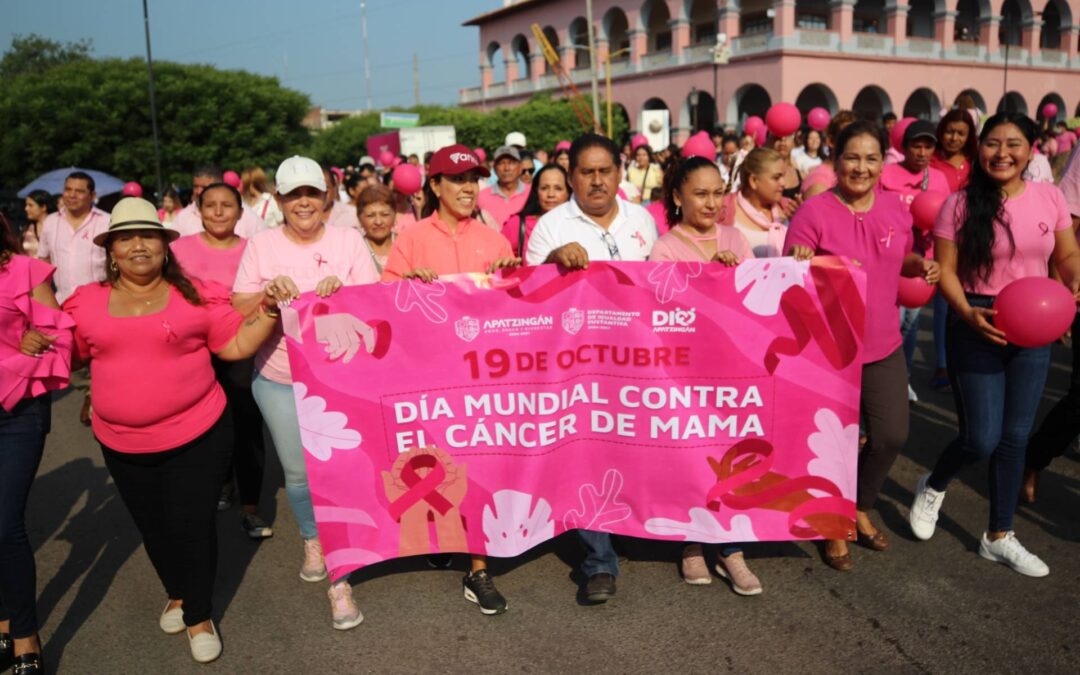 Con una emotiva marcha y conferencia conmemoran en Apatzingán «Día Mundial contra el Cáncer de Mama»