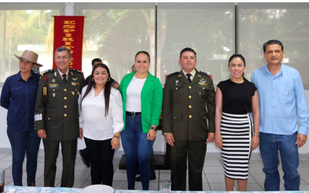 Fanny Arreola atestigua Toma de Posesión del nuevo comandante del 30 batallón de Infantería