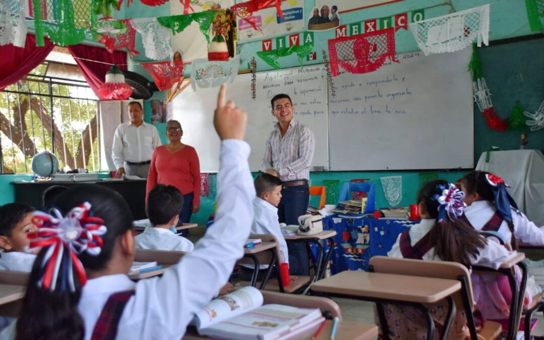 EL REGIDOR HUGO MOLINA VISITA LA PRIMARIA «JOSE MARÍA MORELOS» SEDE DE LA EXPO UNIVERSIDADES 2024.