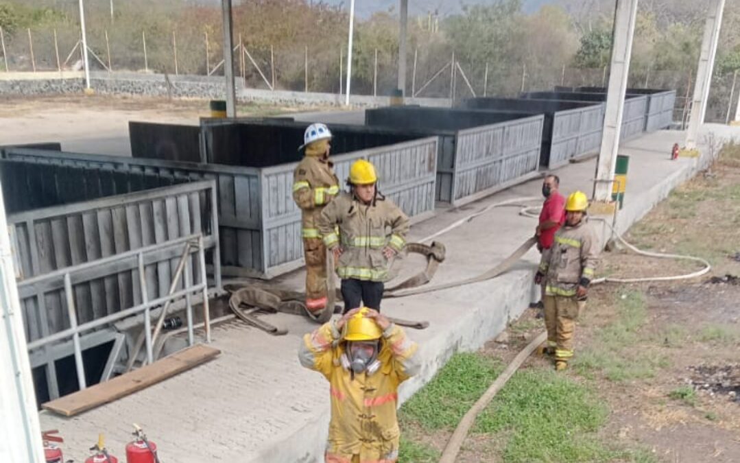 Sin pérdidas humanas, saldo del incendio en empaque limonero en Apatzingán