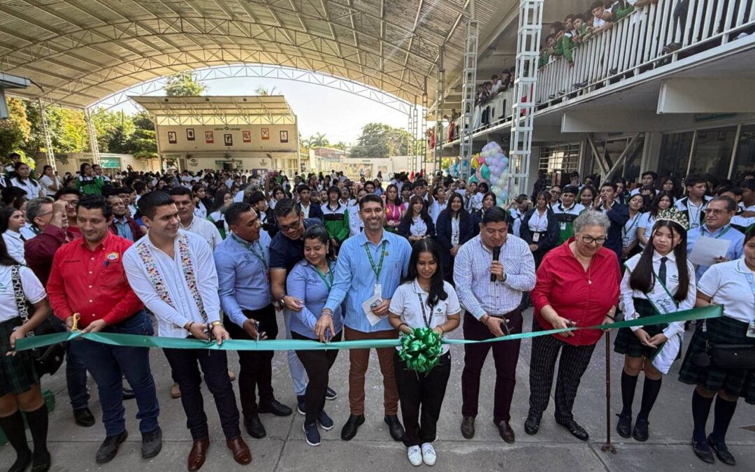 #HugoMolina, regidor de Educación asiste al #ExpoConalepApatzingán2024