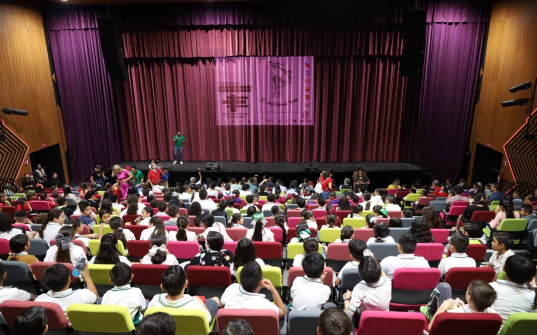 Con la presencia de cuatro países inicia el Festival Internacional de Títeres en Apatzingán