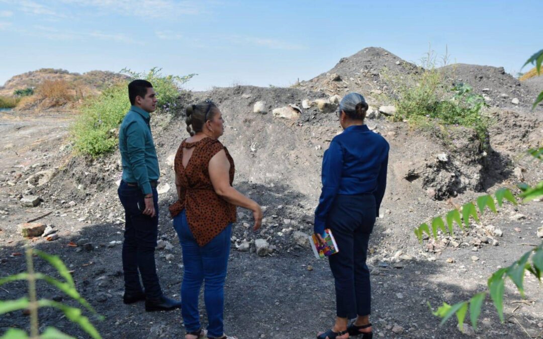 #HugoMolina sigue atendiendo peticiones de mejoramiento de infraestructura en escuelas de Apatzingán.
