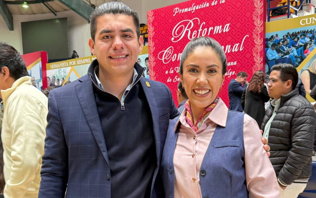 #HugoMolina y la Alcaldesa Fanny L. Arreola, invitados especiales al acto de Promulgacion de Reforma Constitucional de la UMSNH.