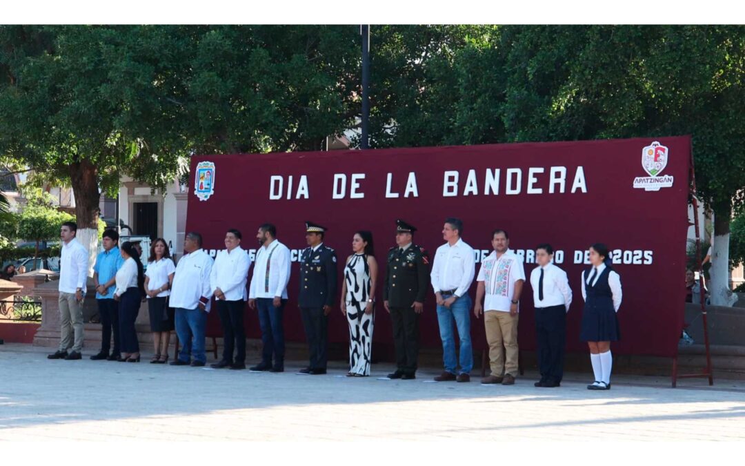 Con acto cívico Apatzingán celebra el 85 Aniversario de la institucionalizacion del Día de la Bandera.
