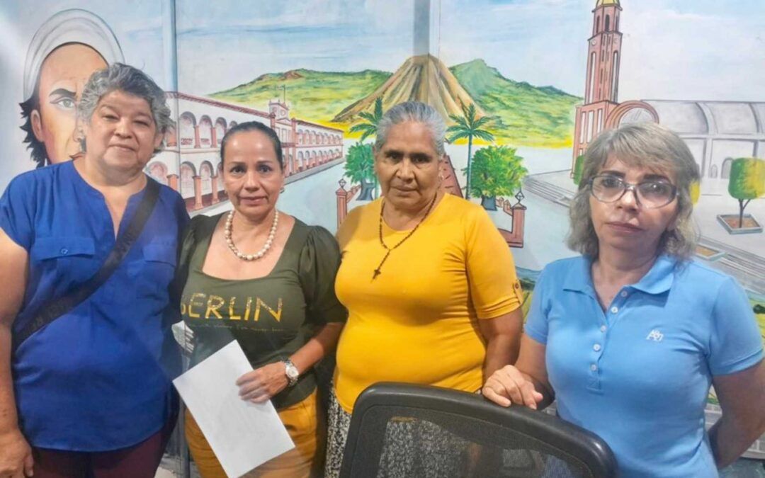 Regidora Julia Ceja respalda iniciativa de Madres Buscadoras de Apatzingán; para crear espacio conmemorativo en el panteón municipal