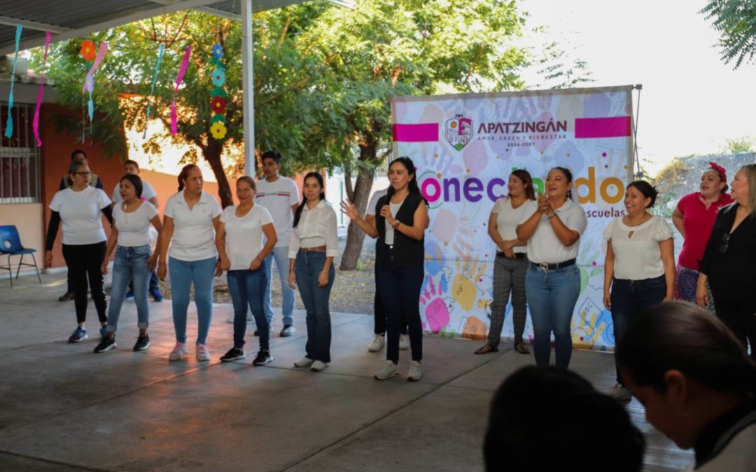 CONECTANDO: Familias y Escuela. Fanny L. Arreola fortalece los lazos con la comunidad educativa