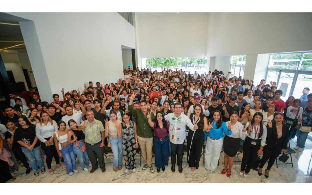 Gladyz Butanda, presenta Plan de Movilidad a jóvenes de Apatzingán