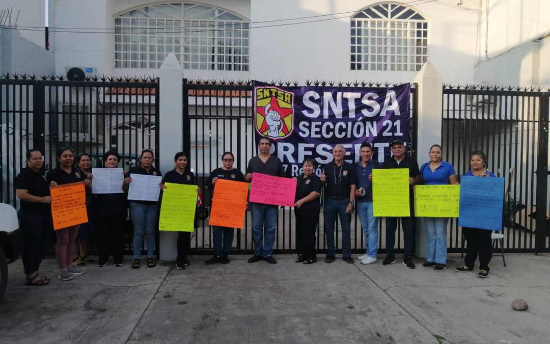 Trabajadores de Sección 21 del SNTSA, toman oficinas administrativas de la Jurisdicción Sanitaria 07 en Apatzingán