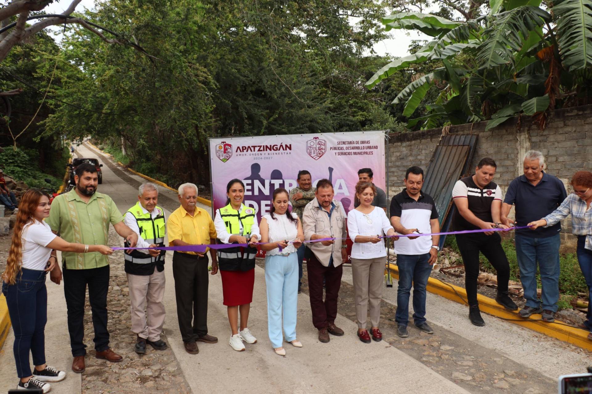 Avanza Santiago Acahuato con nueva obra de infraestructura: Fanny Arreola