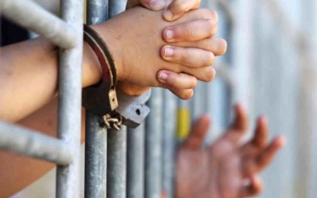 Por resultar responsable de homicidio calificado en Apatzingán, Juan José P. es condenado a más de 18 años de prisión.