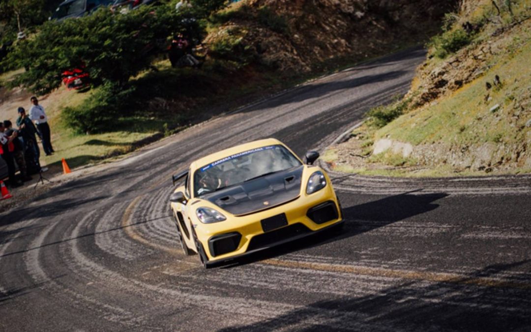 FGE realiza actuación por fallecimiento de víctima de accidente en Carrera Panamericana en Morelia.