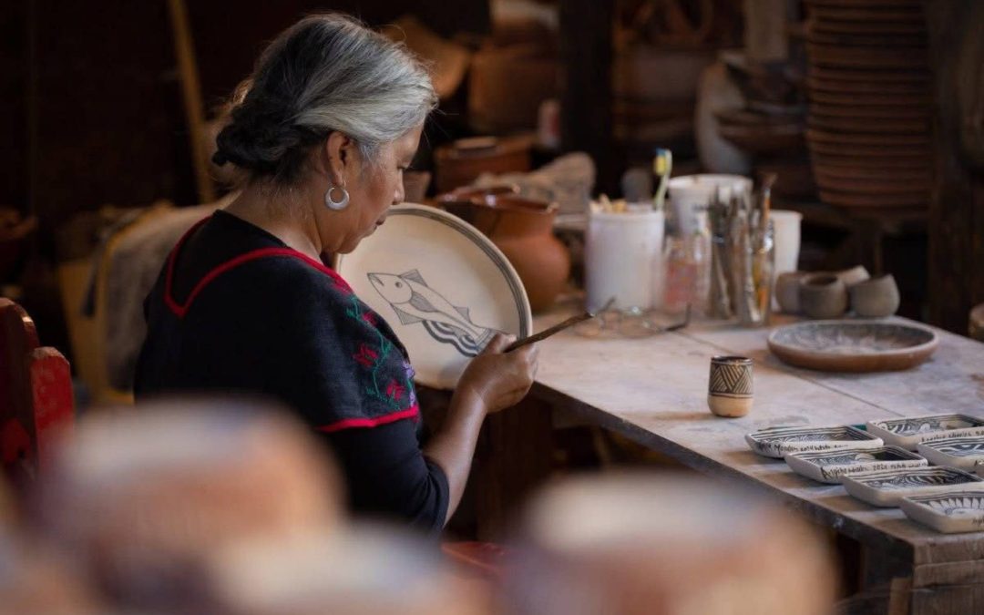 Aprende del arte del barro blanco en esta Semana de Celebración de Noche de Muertos