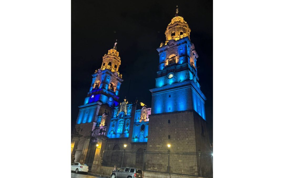 Se pinta la Catedral de Azul turquesa