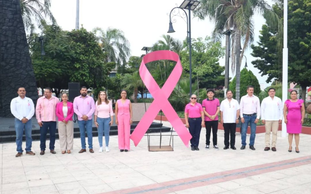 Alcaldesa Fanny L. Arreola, oficializa en Apatzingán el inicio del «Mes Rosa»