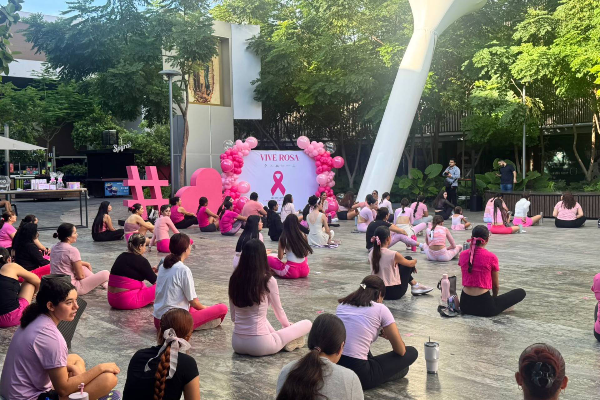 Paseo Akia se viste de Rosa y promueve la Prevención del Cáncer de Mama, con clases gratuitas de yoga y pilates