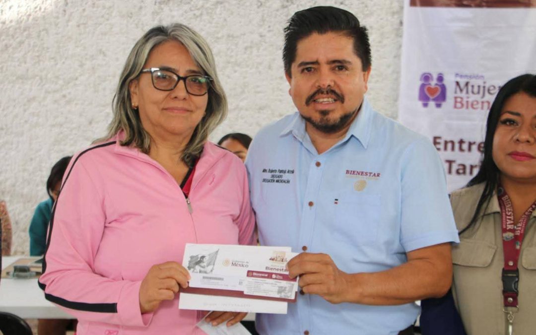 Por cita, entrega de tarjetas a Mujeres Bienestar en Michoacán.