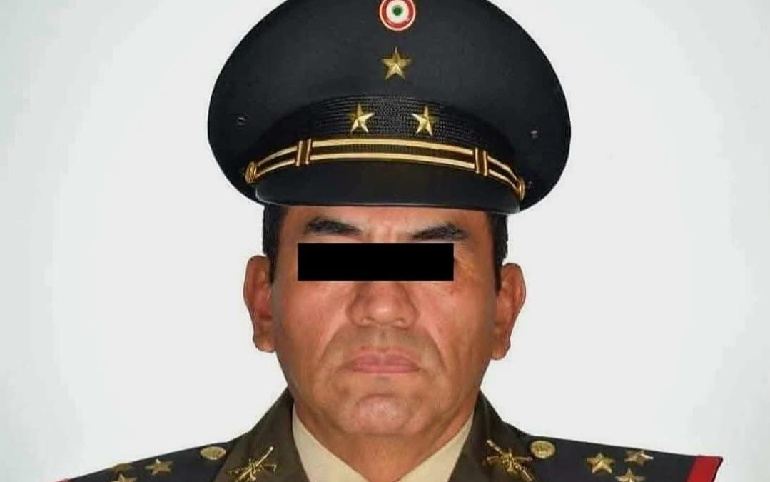 Ex secretario de seguridad pública de Uruapan prófugo tras detención de escoltas del alcalde Carlos Manzo.