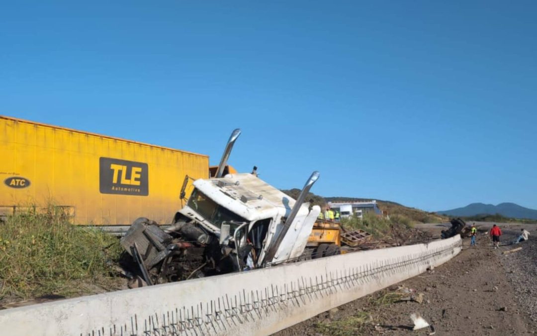 Trágico Accidente en la Autopista Siglo XXI Deja un Muerto un Herido y daños materiales.