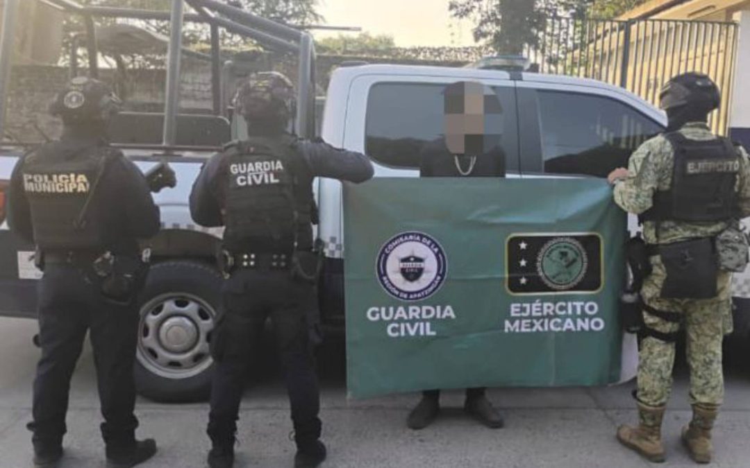 Asegurados dos hombres, un arma de fuego y droga en Apatzingán: SSP