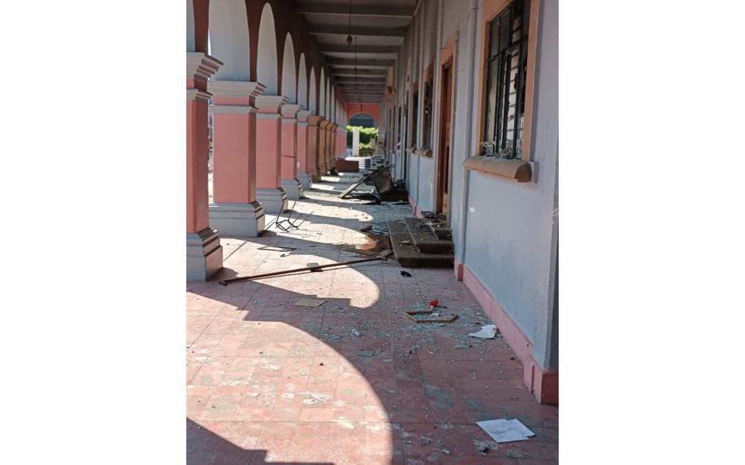 Presidencia Municipal de Apatzingán permanecerá cerrada hasta concluir peritajes por daños vandálicos; y sean rehabilitadas las áreas afectadas.