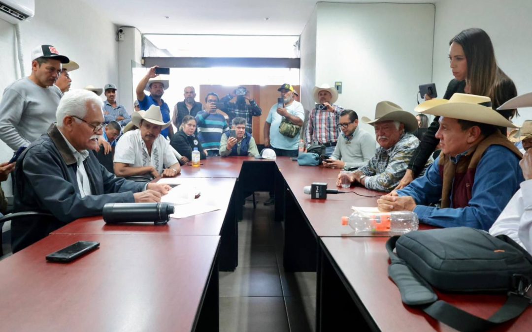 Sader y asociaciones ganaderas firman acuerdo por la movilización de animales