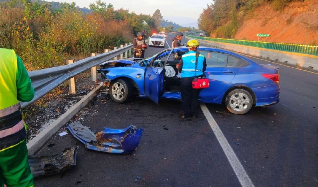 Choque vehicular en la Autopista Siglo XXI deja un joven lesionado